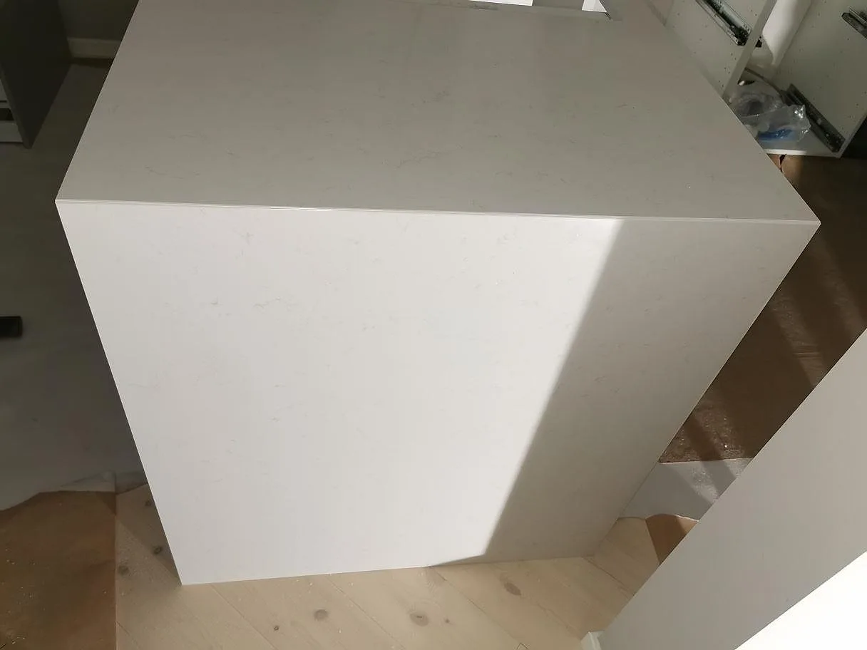 Køkkenbordplade i Technistone Noble Supreme White, Malmö – billede 3