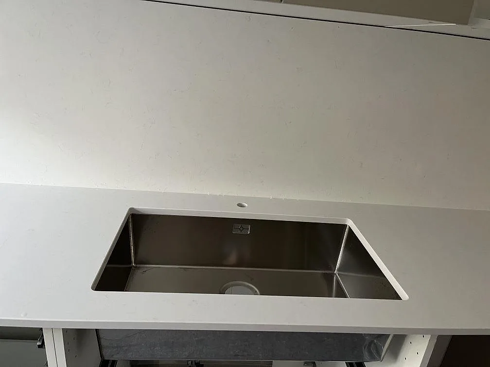Køkkenbordplade i Technistone Noble Supreme White, Malmö – billede 2