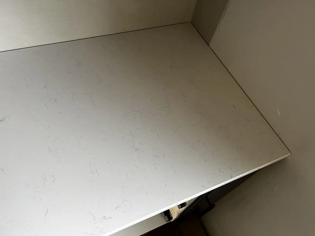 Køkkenbordplade i Technistone Noble Supreme White, Malmö – billede 3