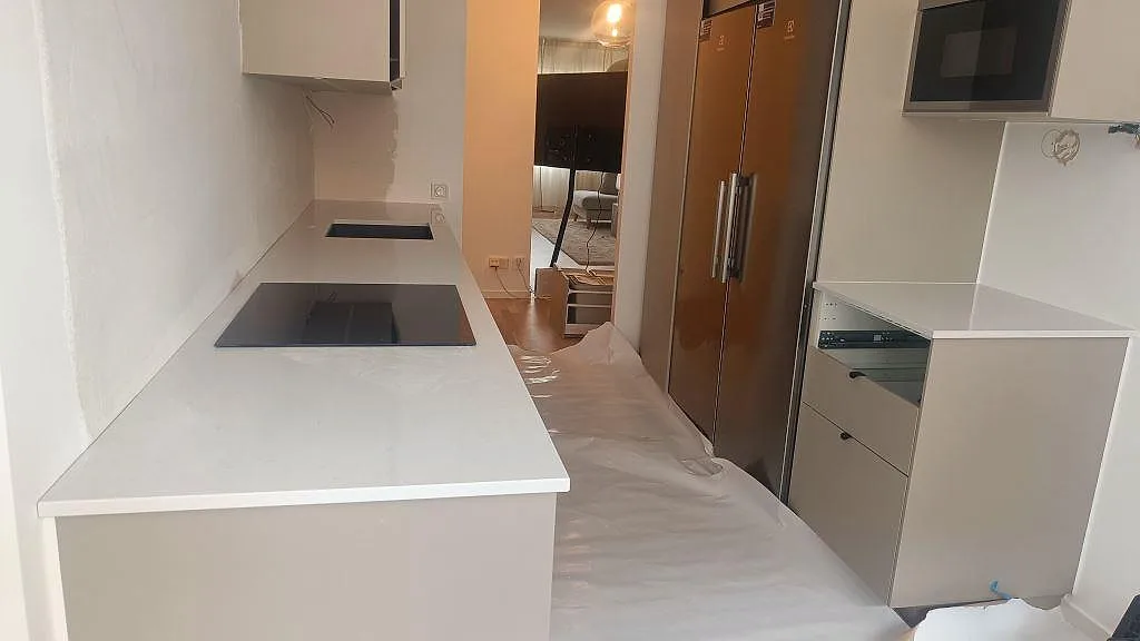 Køkkenbordplade i Technistone Noble Supreme White, Malmö