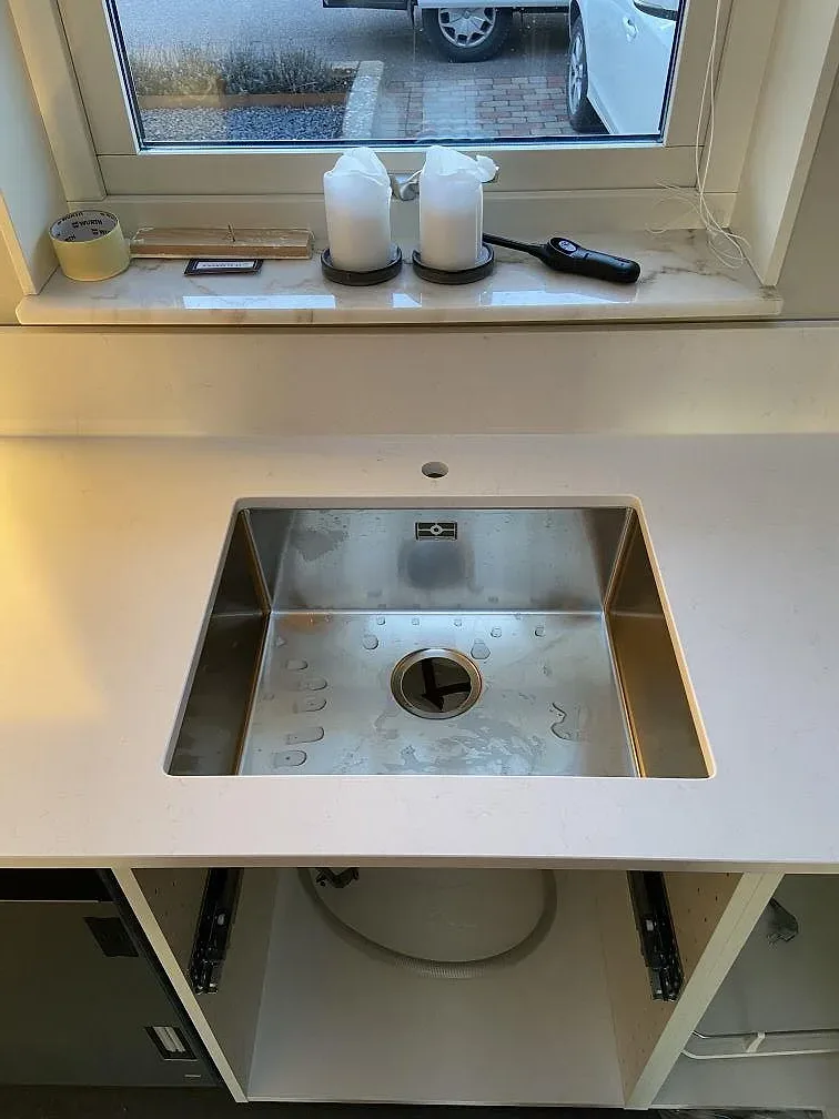Køkkenbordplade i Technistone Noble Supreme White, Mörarp – billede 3