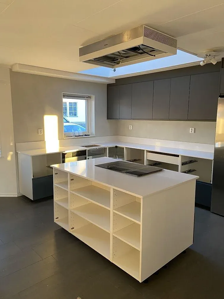 Køkkenbordplade i Technistone Noble Supreme White, Mörarp – billede 4