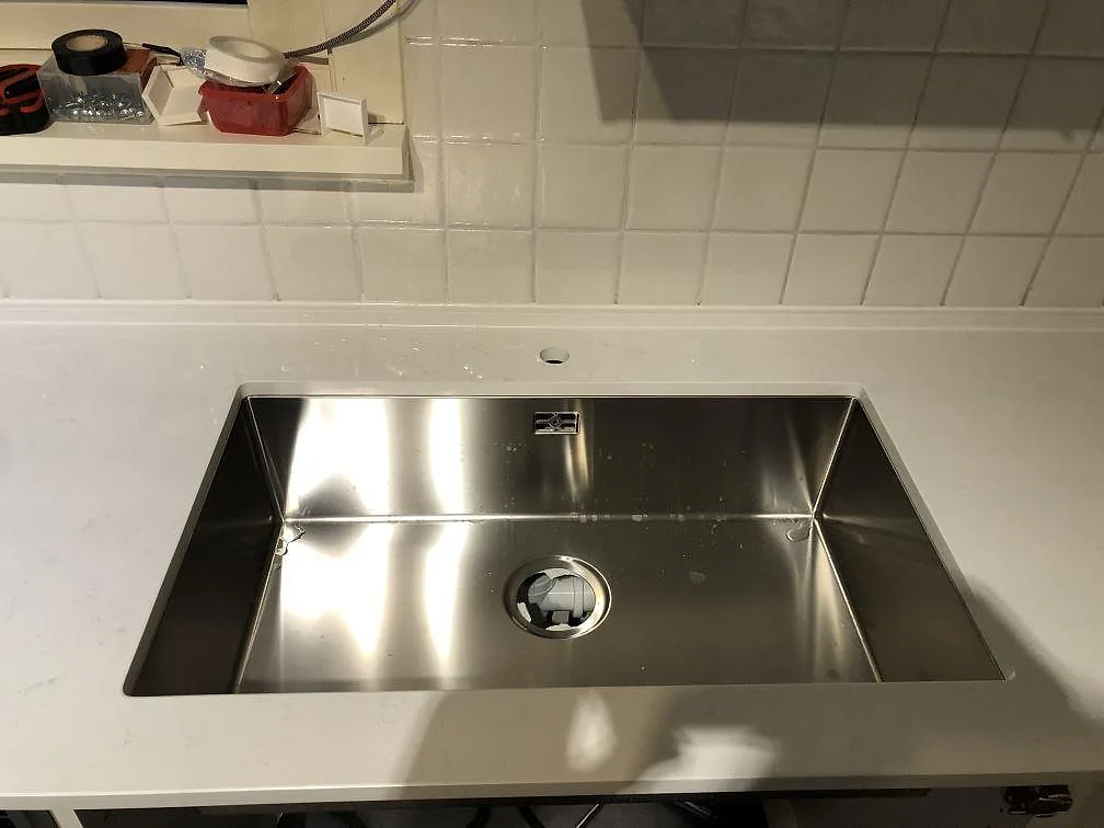 Køkkenbordplade i Technistone Noble Supreme White, Sävedalen – billede 5