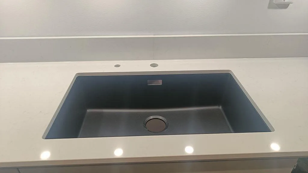 Køkkenbordplade i Technistone Noble Supreme White, Skegrie – billede 4