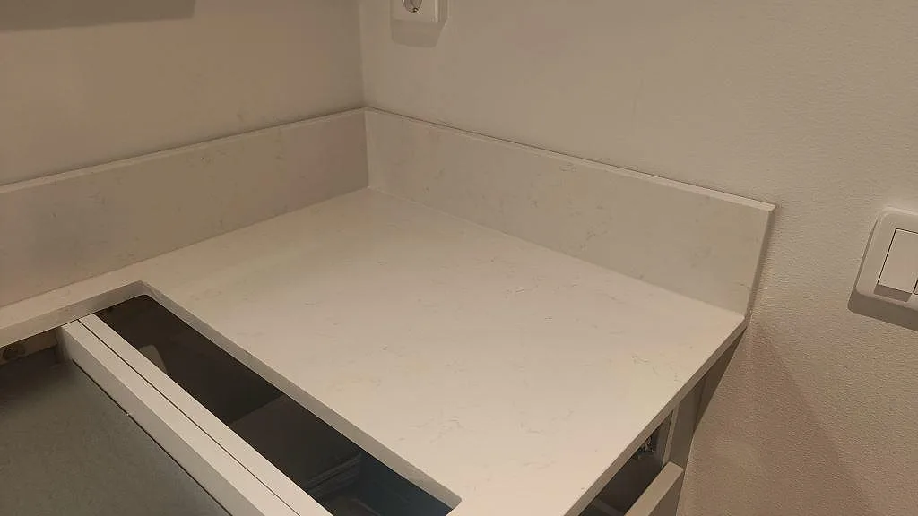 Køkkenbordplade i Technistone Noble Supreme White, Skegrie – billede 8