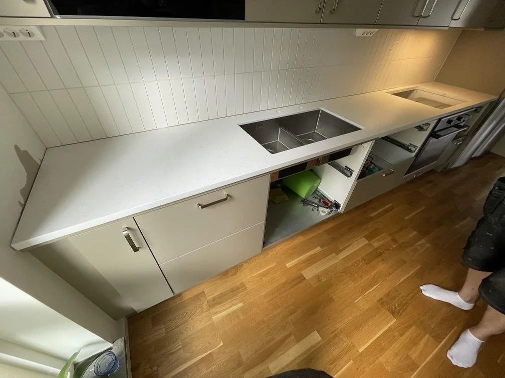 Køkkenbordplade i Technistone Noble Supreme White, Stockholm – billede 3