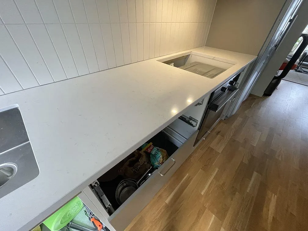 Køkkenbordplade i Technistone Noble Supreme White, Stockholm – billede 4