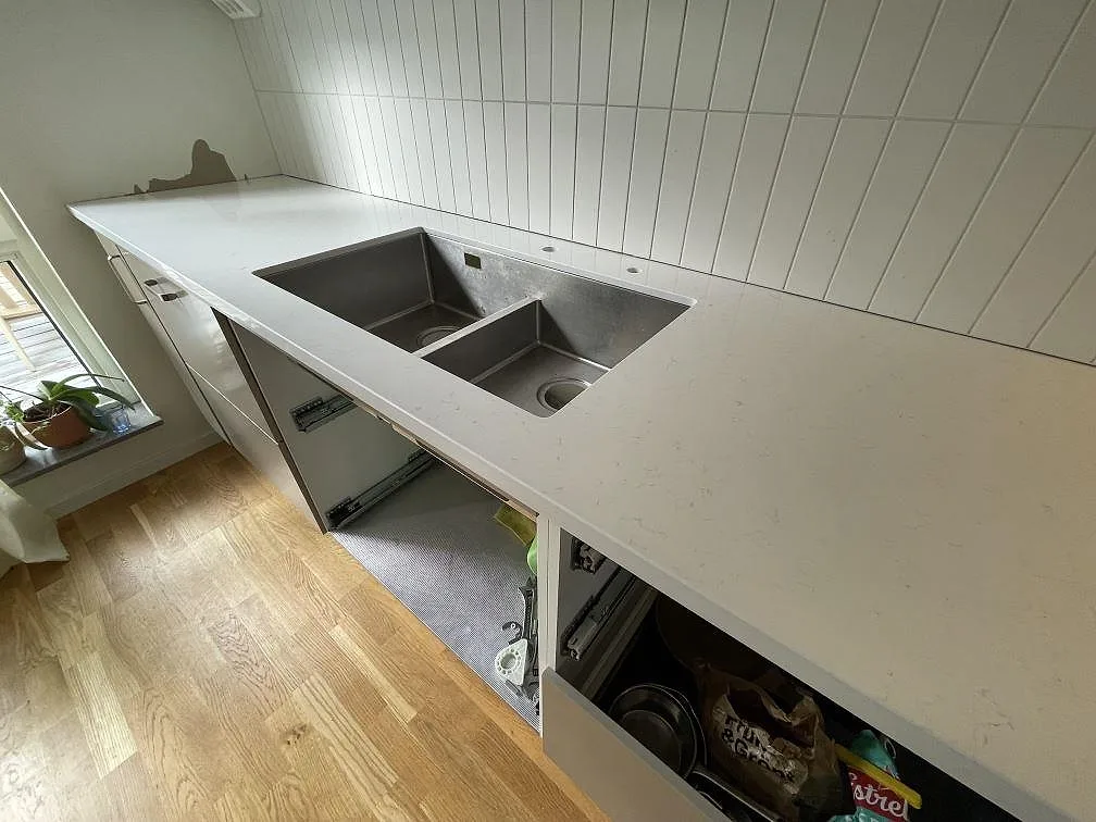 Køkkenbordplade i Technistone Noble Supreme White, Stockholm – billede 2
