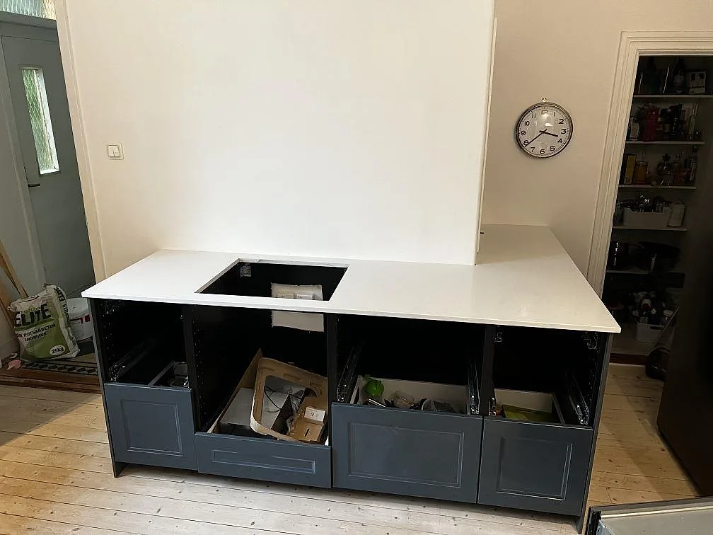 Køkkenbordplade i Technistone Noble Supreme White, Trelleborg – billede 2