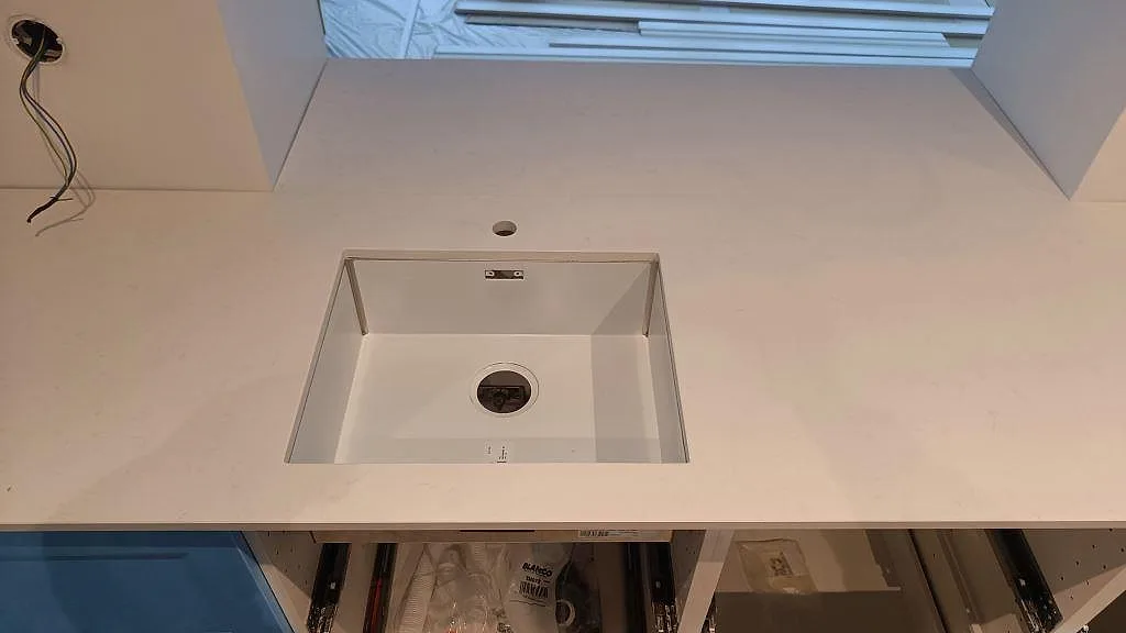 Køkkenbordplade i Technistone Noble Supreme White, Tygelsjö – billede 4