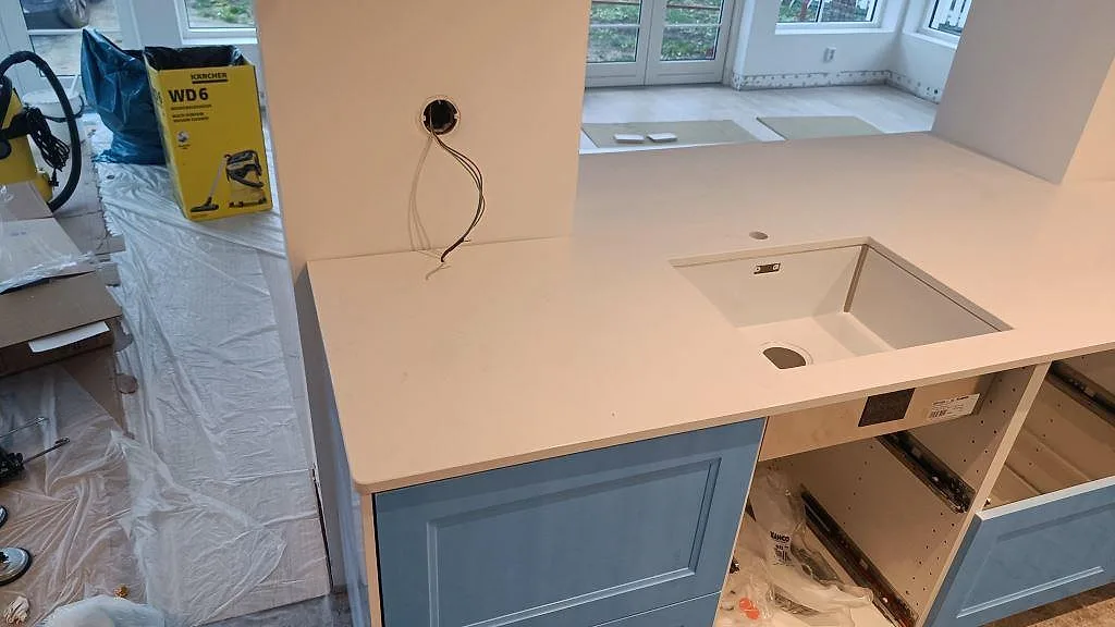 Køkkenbordplade i Technistone Noble Supreme White, Tygelsjö – billede 3