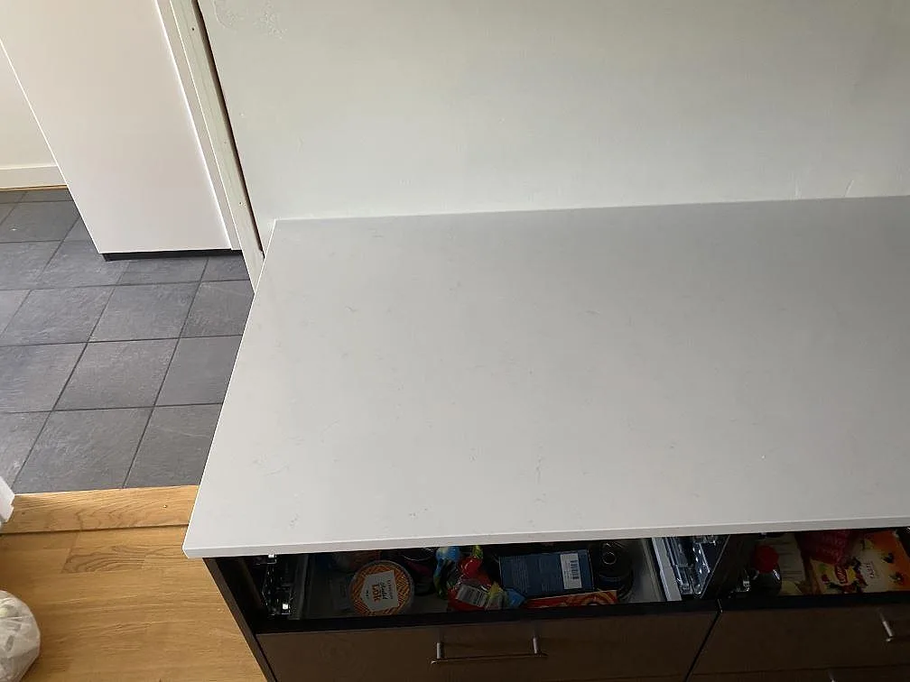 Køkkenbordplade i Technistone Noble Supreme White, Västra Frölunda – billede 5