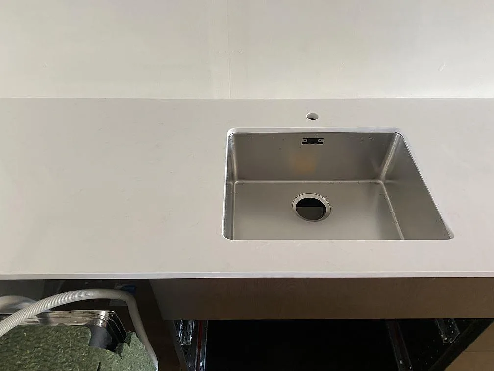 Køkkenbordplade i Technistone Noble Supreme White, Västra Frölunda – billede 3