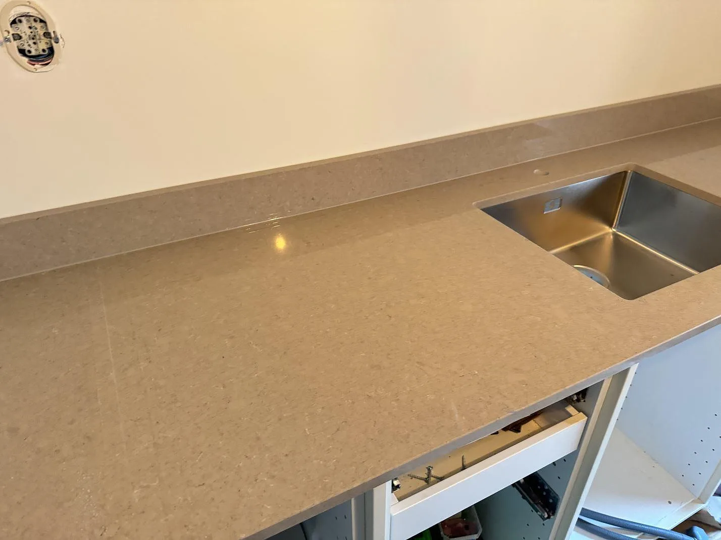 Køkkenbordplade i Technistone Noble Troya, Göteborg – billede 3