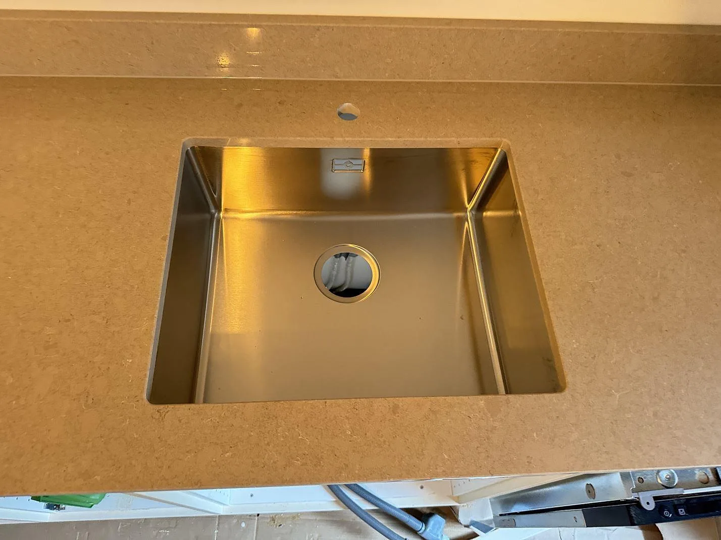 Køkkenbordplade i Technistone Noble Troya, Göteborg – billede 4