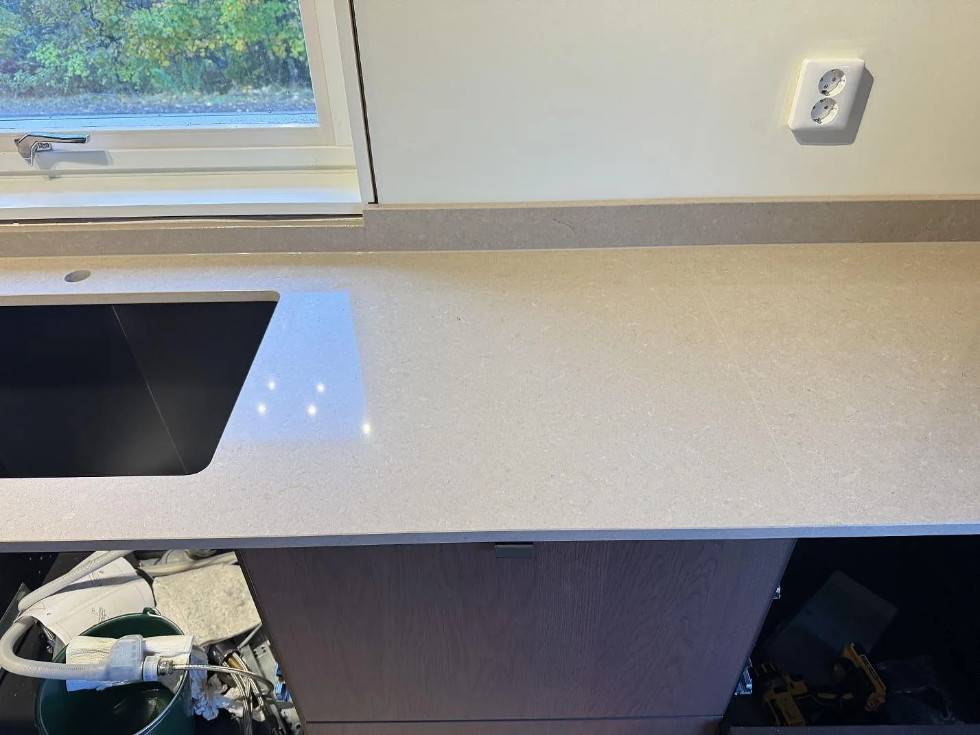 Køkkenbordplade i Technistone Noble Troya, Hällingsjö – billede 5