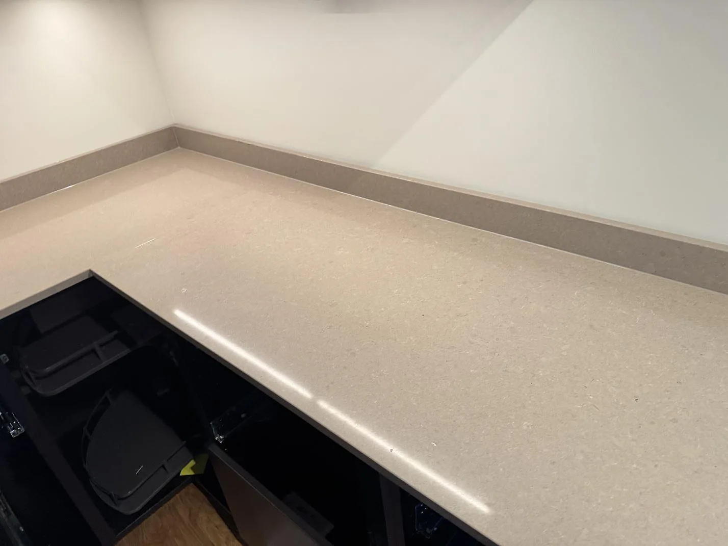 Køkkenbordplade i Technistone Noble Troya, Hällingsjö – billede 7