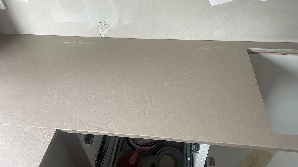 Køkkenbordplade i Technistone Noble Troya, Höllviken – billede 8