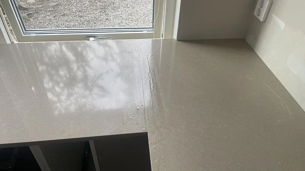 Køkkenbordplade i Technistone Noble Troya, Höllviken – billede 4