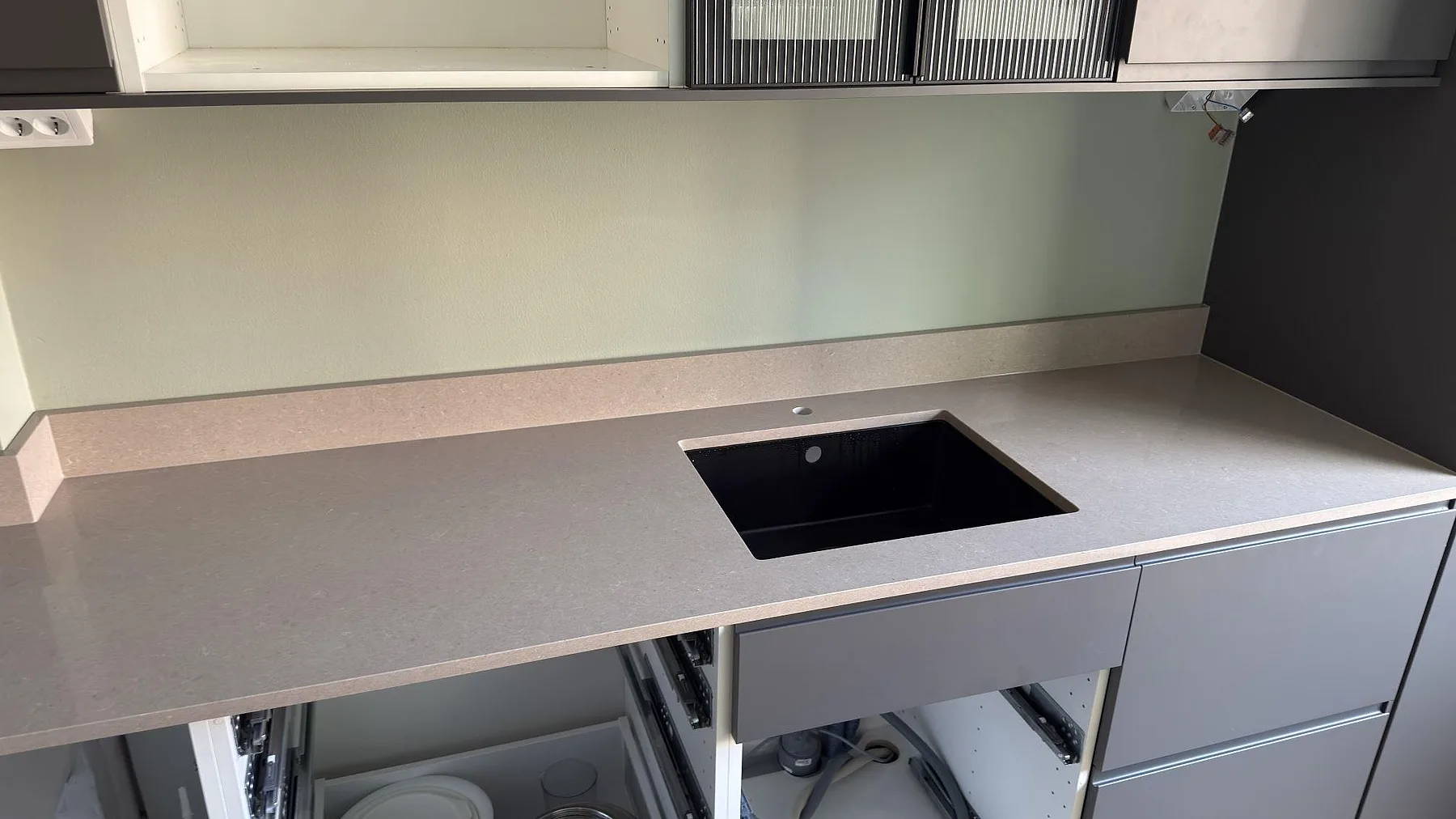 Køkkenbordplade i Technistone Noble Troya, Huddinge – billede 2