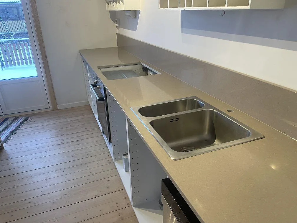 Køkkenbordplade i Technistone Noble Troya, Karlstad – billede 2