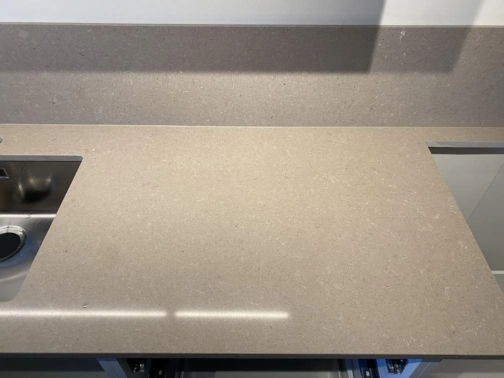 Køkkenbordplade i Technistone Noble Troya, Tullinge – billede 2
