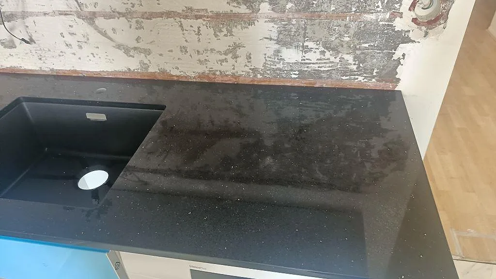 Køkkenbordplade i Technistone Starlight Black, Malmö – billede 2