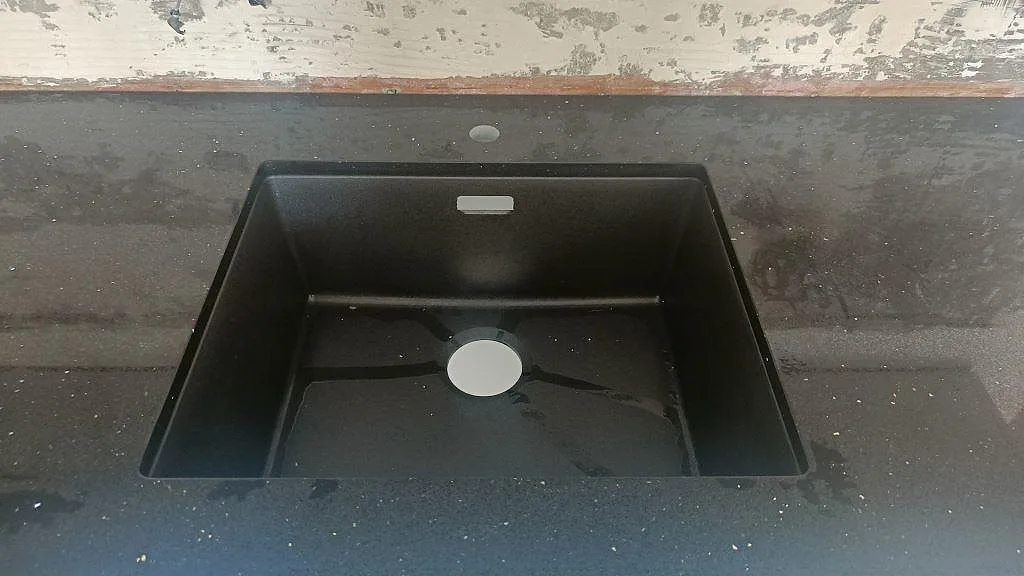 Køkkenbordplade i Technistone Starlight Black, Malmö – billede 5