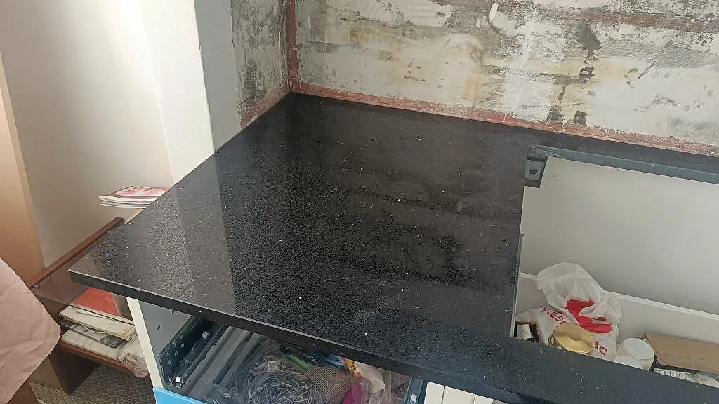 Køkkenbordplade i Technistone Starlight Black, Malmö – billede 3