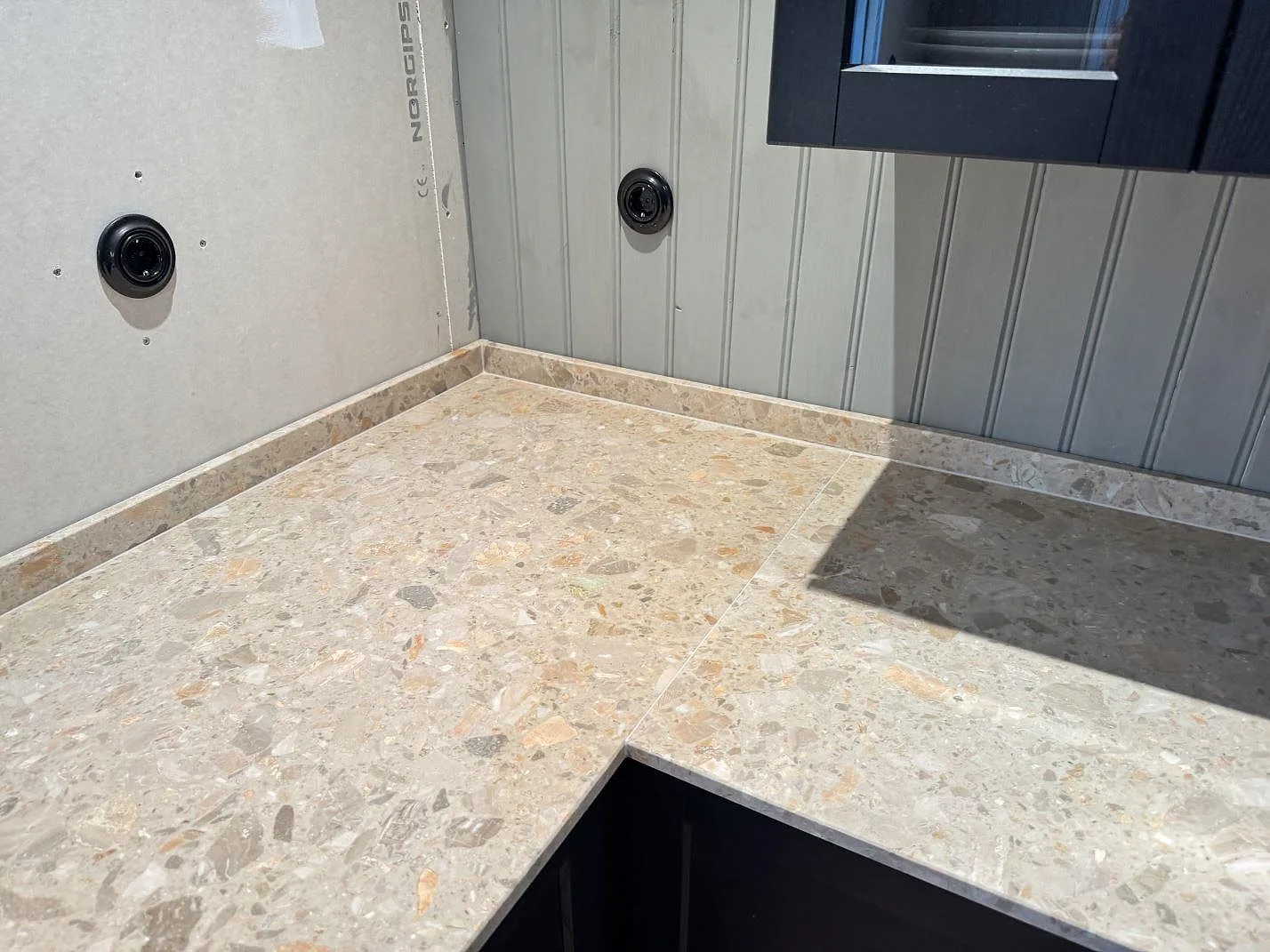 Køkkenbordplade i Terrazzo Breccia Oniciata, Tomelilla – billede 6