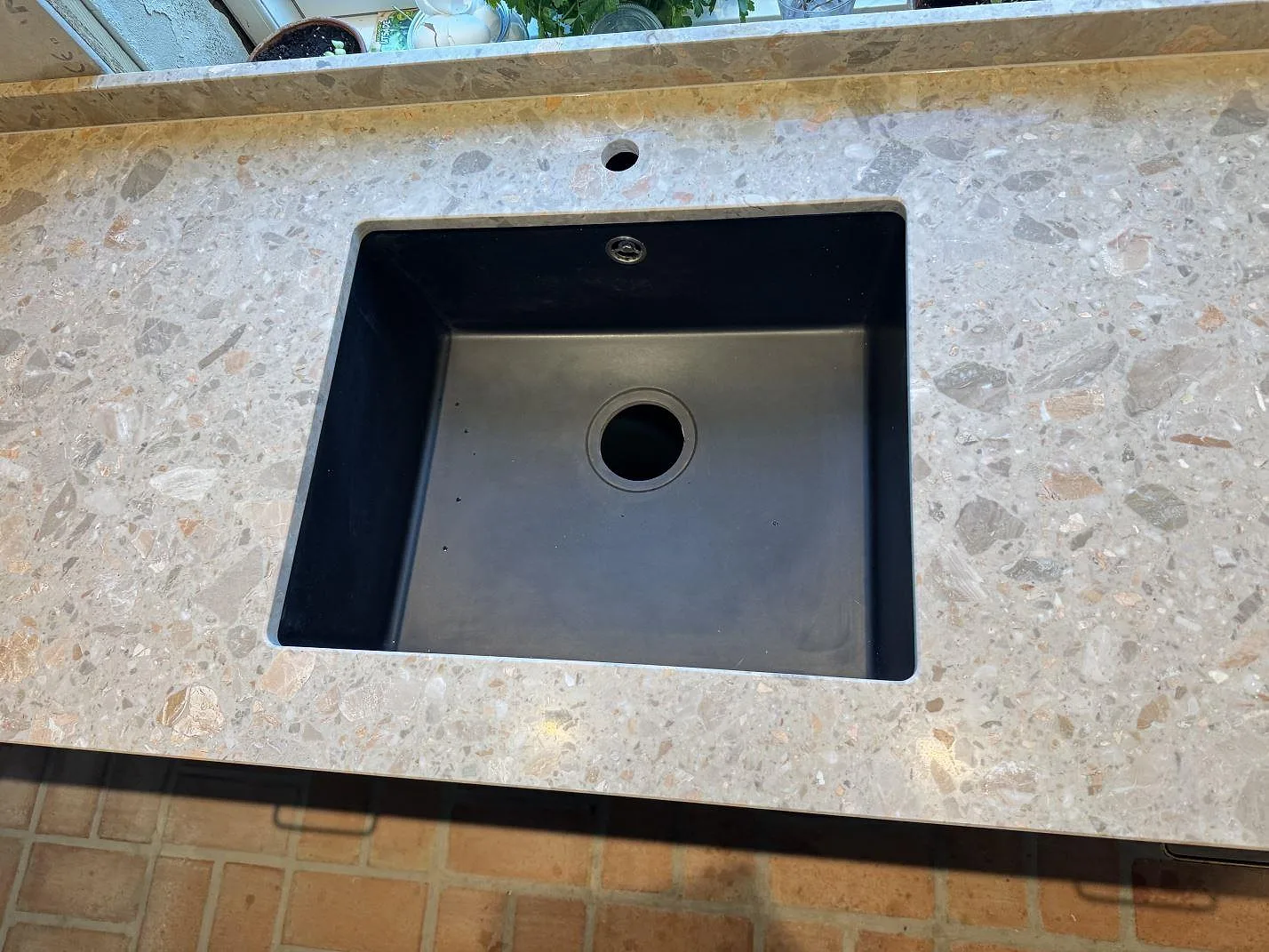 Køkkenbordplade i Terrazzo Breccia Oniciata, Tomelilla – billede 4