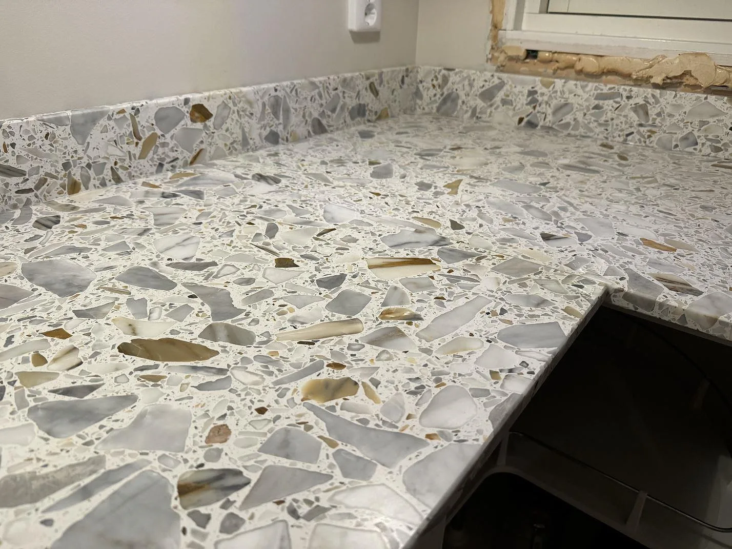 Køkkenbordplade i Terrazzo Calacatta, Förslöv – billede 6