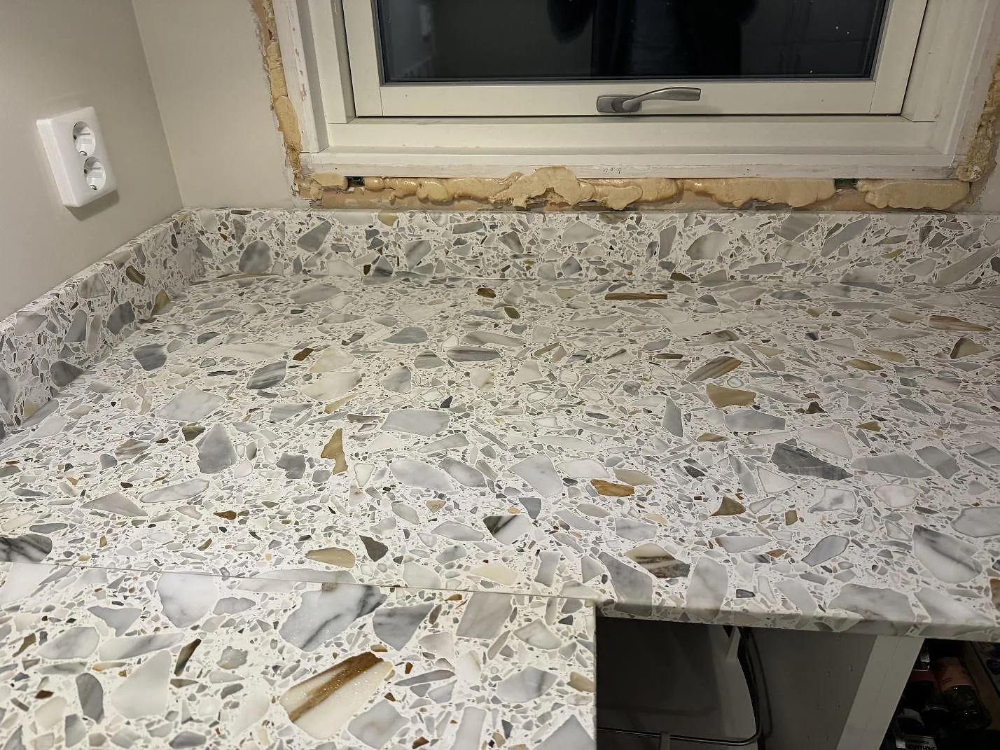 Køkkenbordplade i Terrazzo Calacatta, Förslöv – billede 4