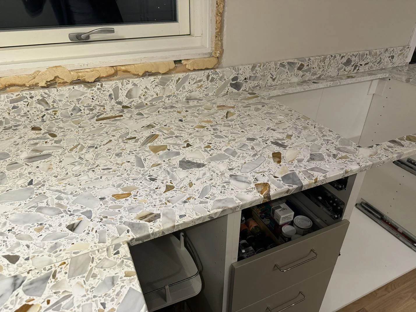 Køkkenbordplade i Terrazzo Calacatta, Förslöv – billede 2