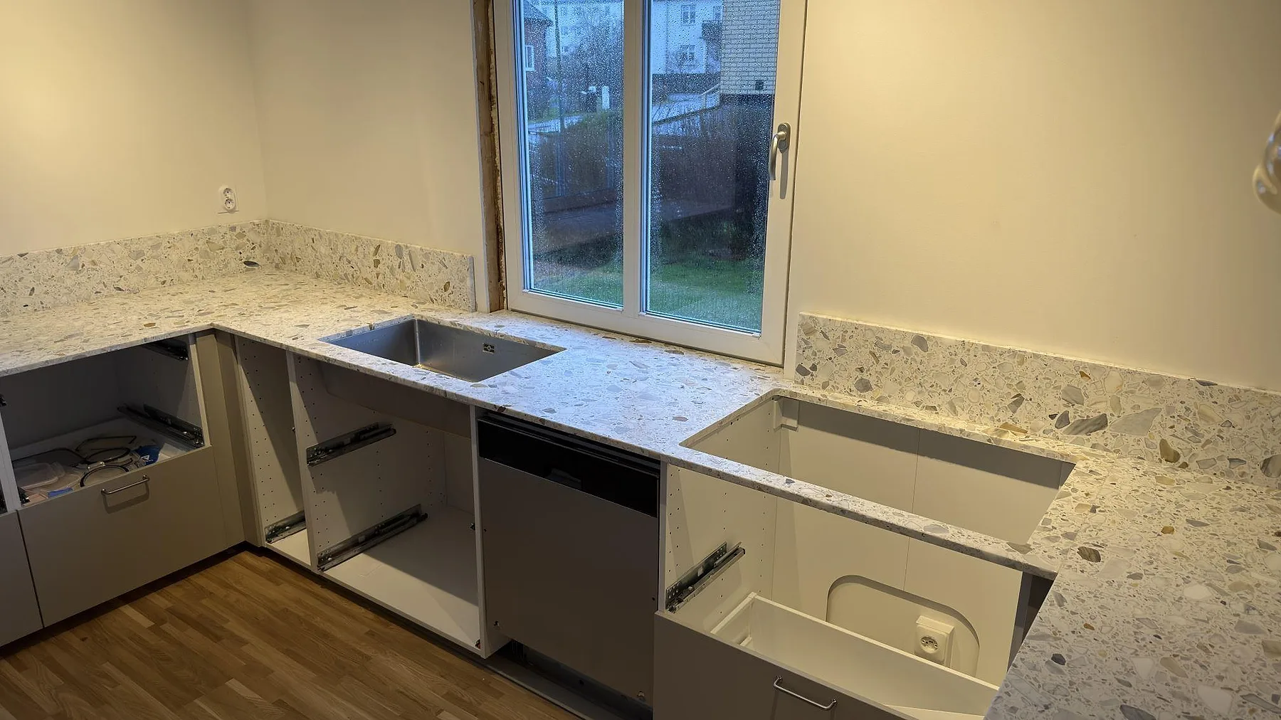 Køkkenbordplade i Terrazzo Calacatta, Karlskoga – billede 4