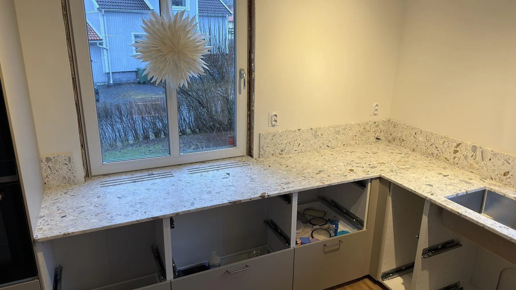 Køkkenbordplade i Terrazzo Calacatta, Karlskoga – billede 3