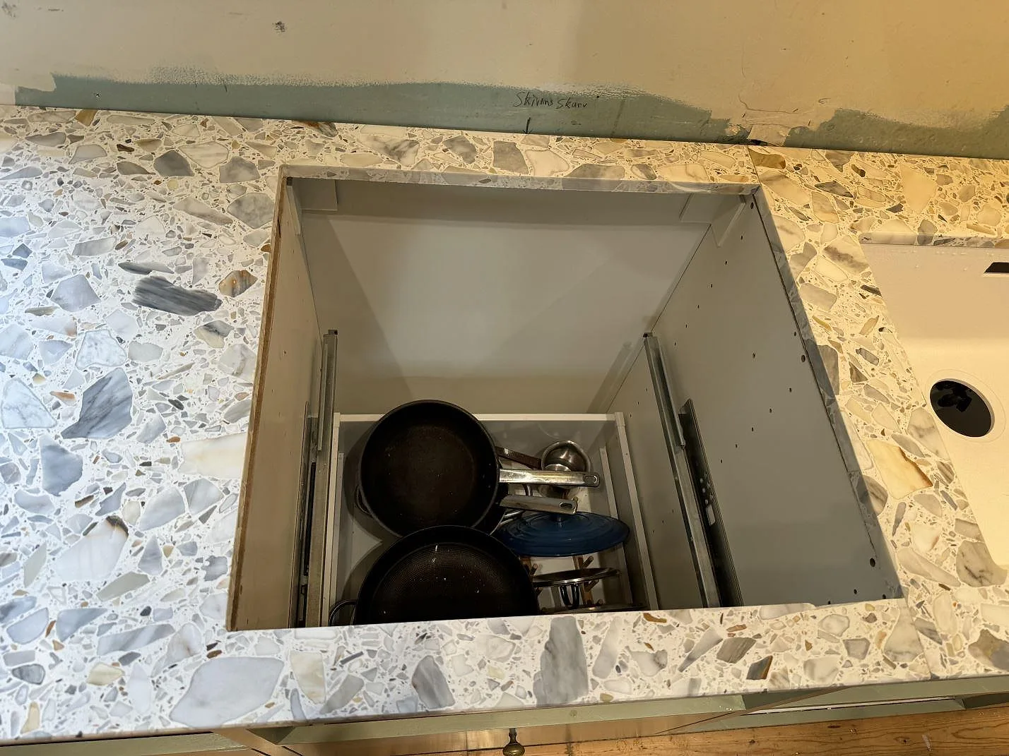 Køkkenbordplade i Terrazzo Calacatta, Kode – billede 5