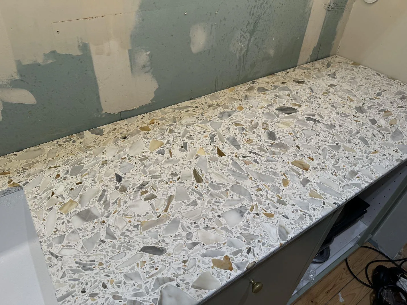 Køkkenbordplade i Terrazzo Calacatta, Kode – billede 6