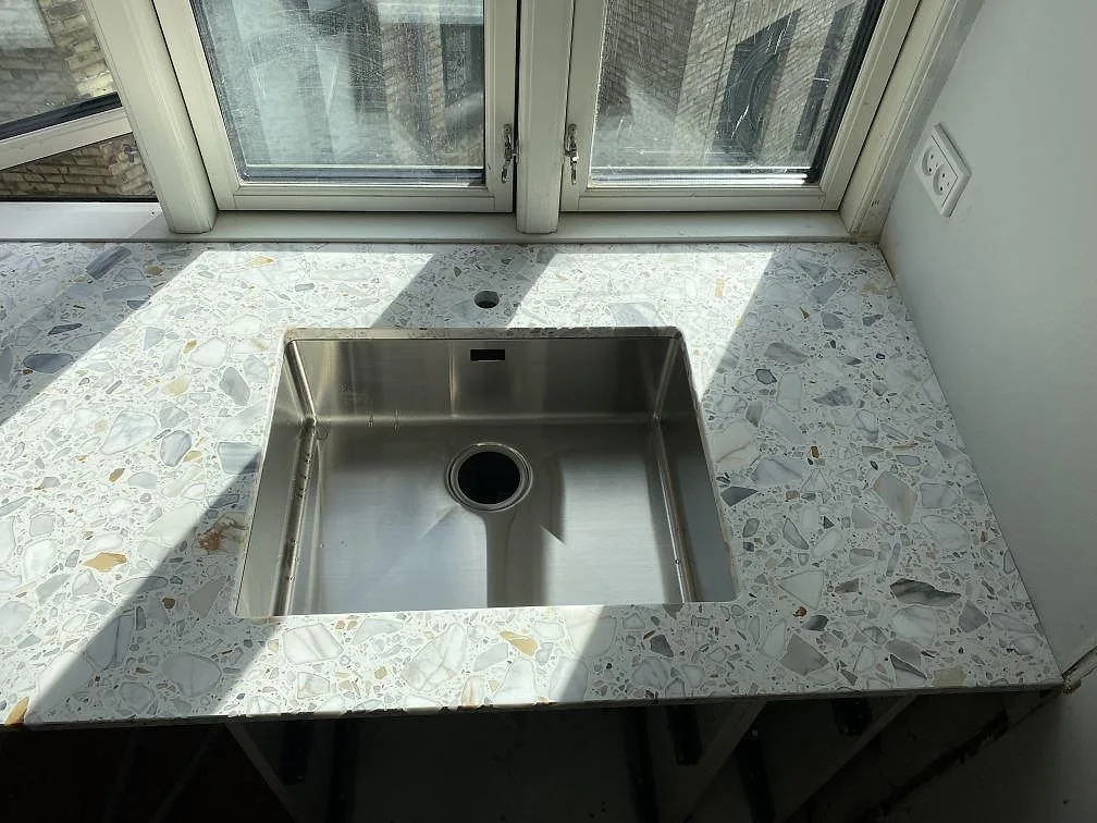 Køkkenbordplade i Terrazzo Calacatta, København Ø – billede 3