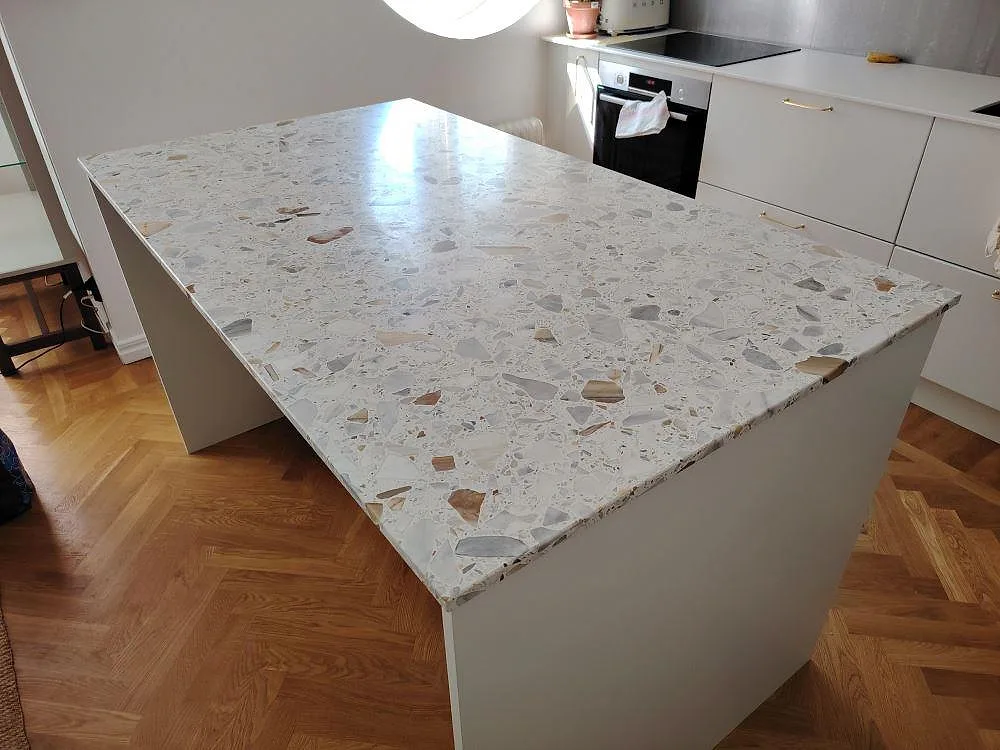 Gennemført projekt: Køkkenbordplade i Terrazzo Calacatta, Sundbyberg.
