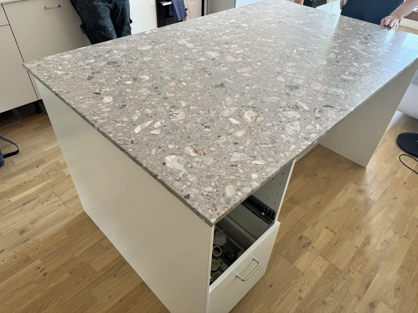 Køkkenbordplade i Terrazzo Fior Di Pesco, Malmö – billede 2