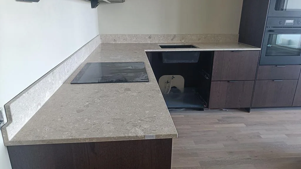 Gennemført projekt: Køkkenbordplade i Terrazzo Perlato Royal, Helsingborg.