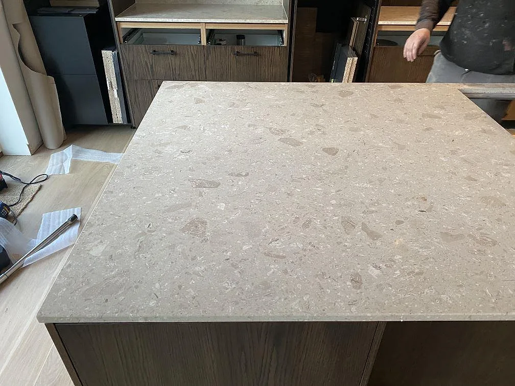 Køkkenbordplade i Terrazzo Perlato Royal, Höllviken – billede 8