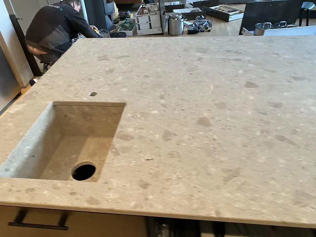 Køkkenbordplade i Terrazzo Perlato Royal, Höllviken – billede 2