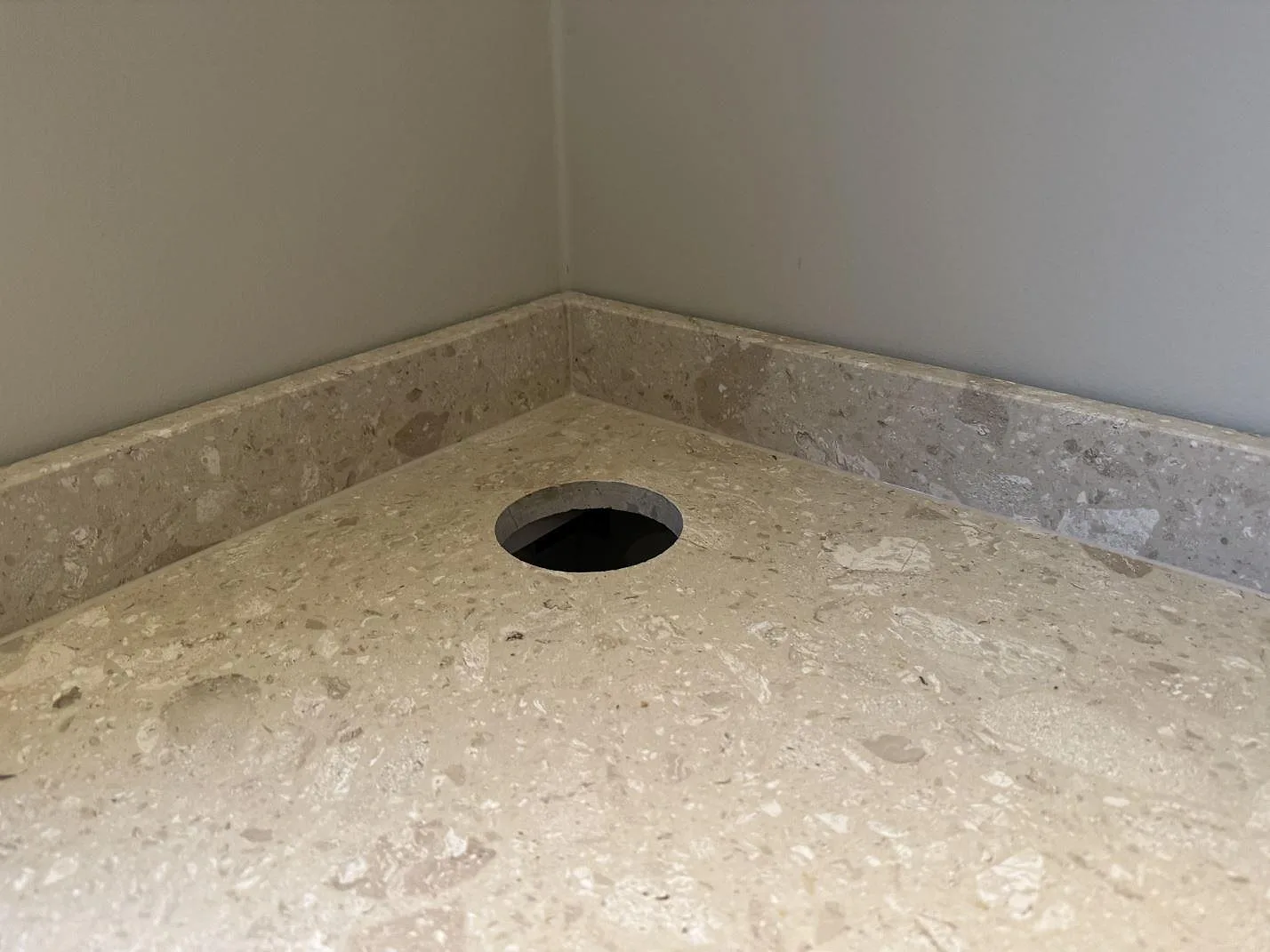 Køkkenbordplade i Terrazzo Perlato Royal, Höllviken – billede 8