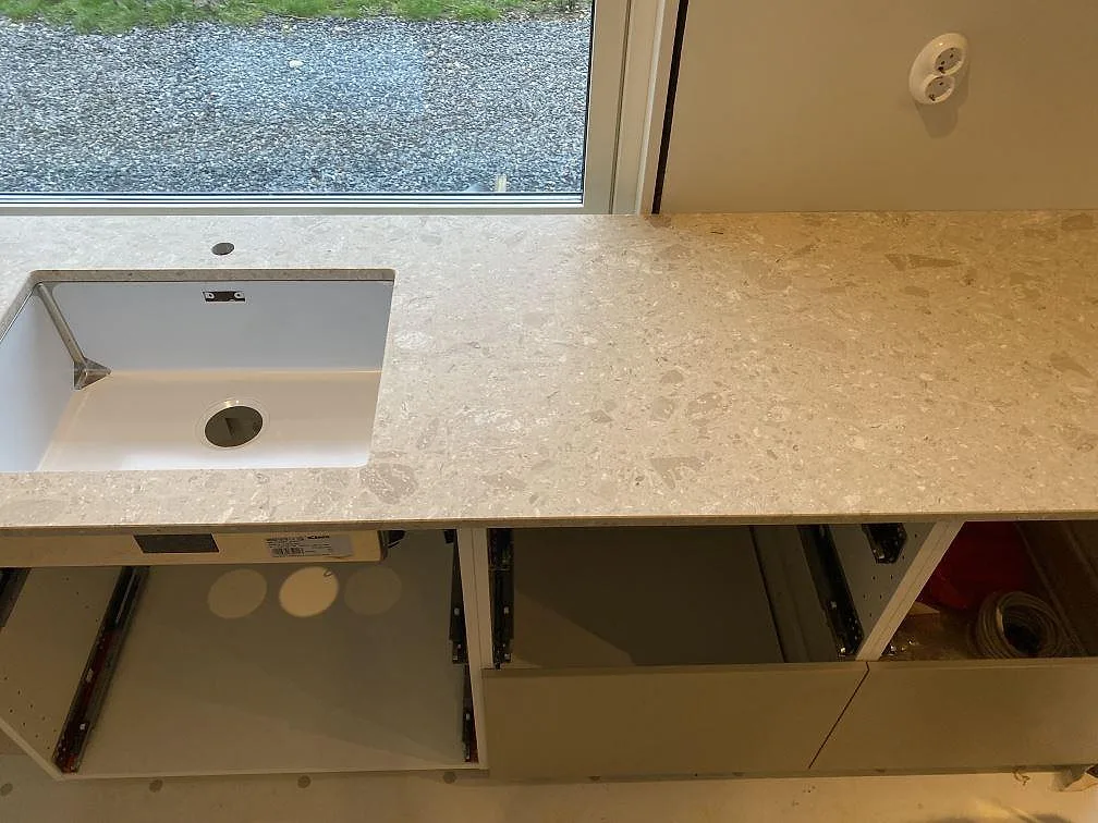 Køkkenbordplade i Terrazzo Perlato Royal, Kungsbacka – billede 3