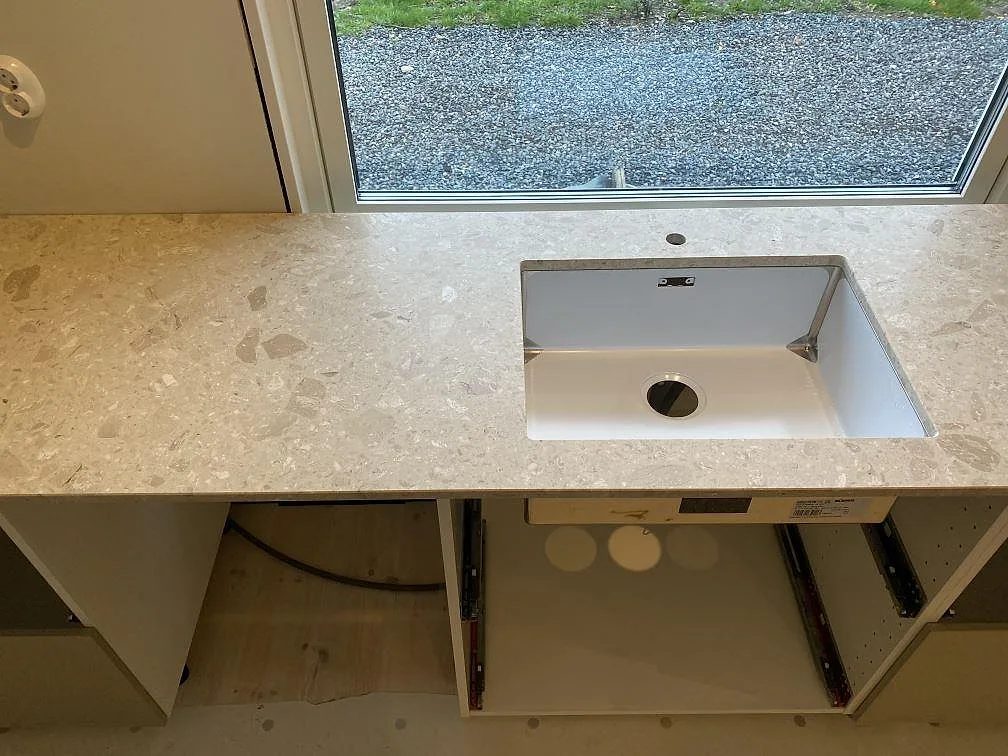 Køkkenbordplade i Terrazzo Perlato Royal, Kungsbacka – billede 2
