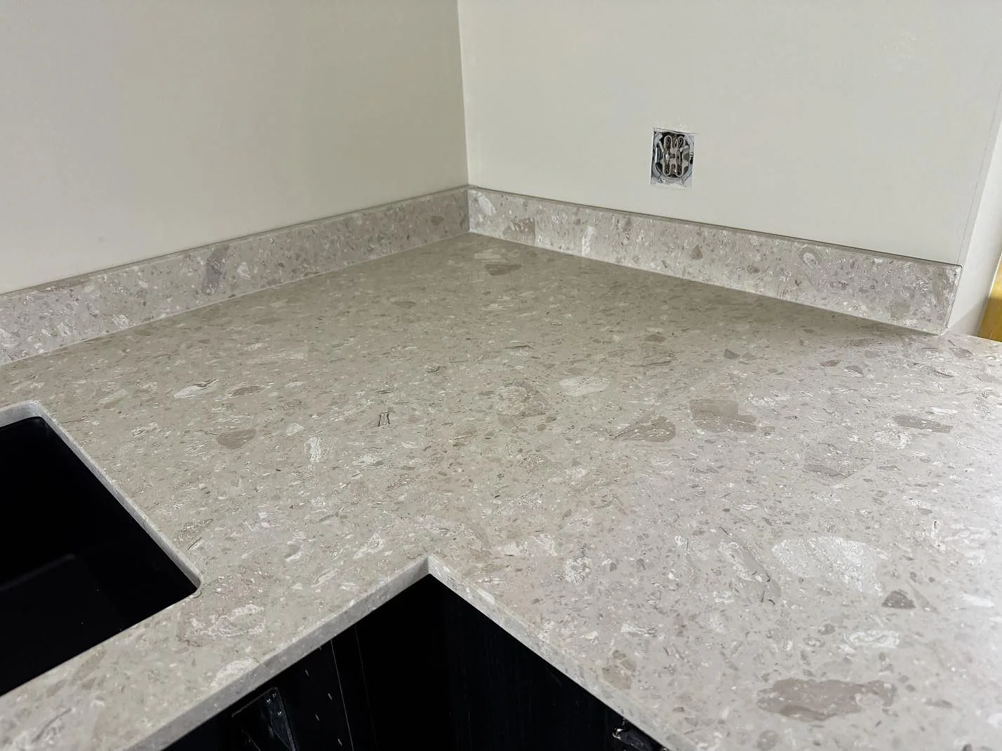 Køkkenbordplade i Terrazzo Perlato Royal, Löddeköpinge – billede 2
