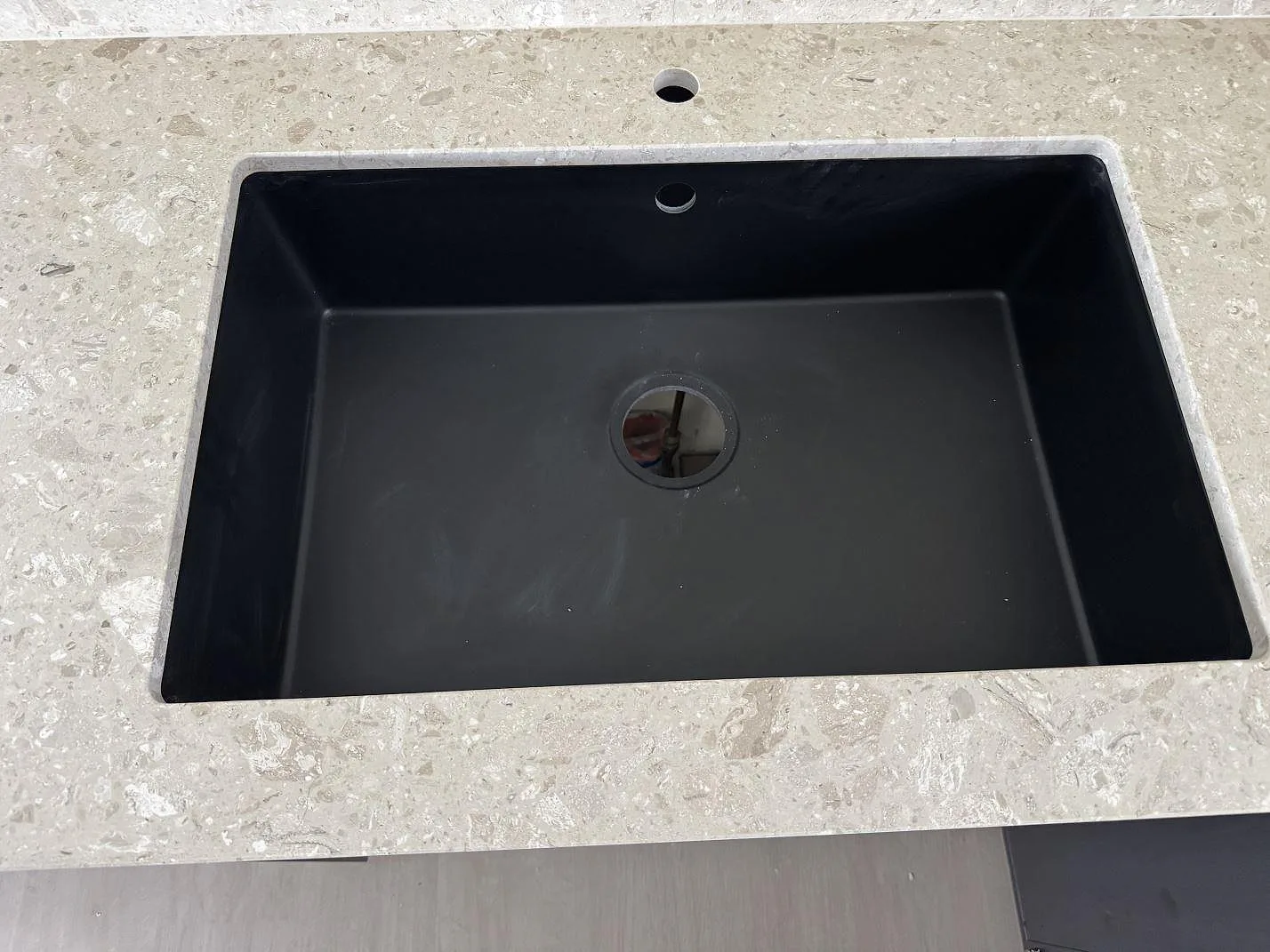Køkkenbordplade i Terrazzo Perlato Royal, Löddeköpinge – billede 5