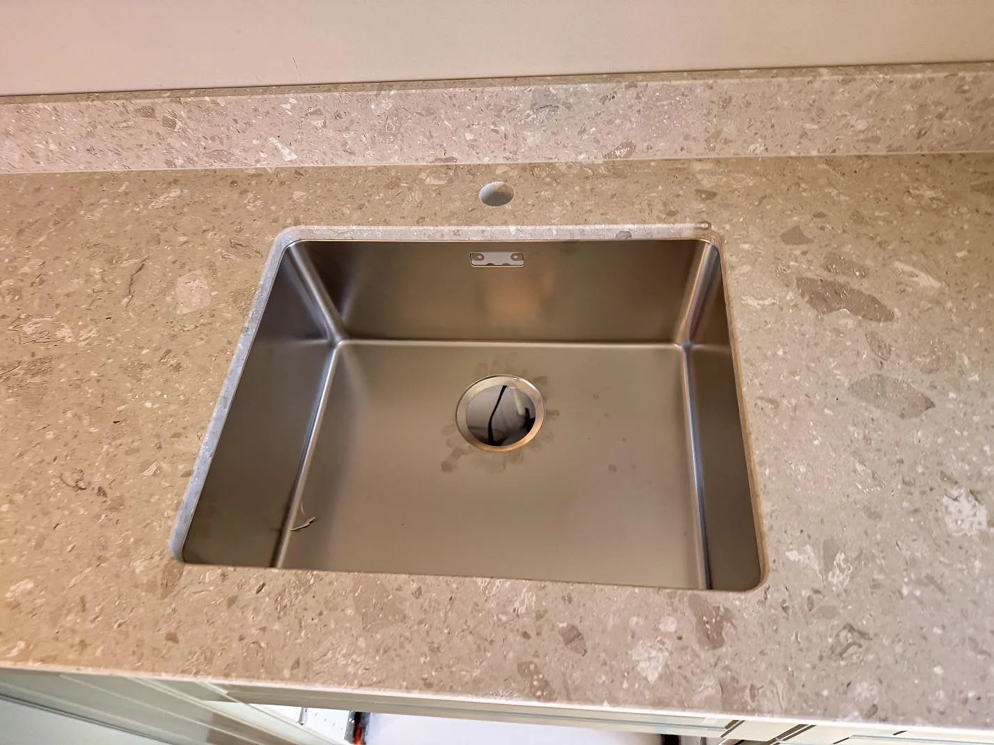 Køkkenbordplade i Terrazzo Perlato Royal, Malmö – billede 4